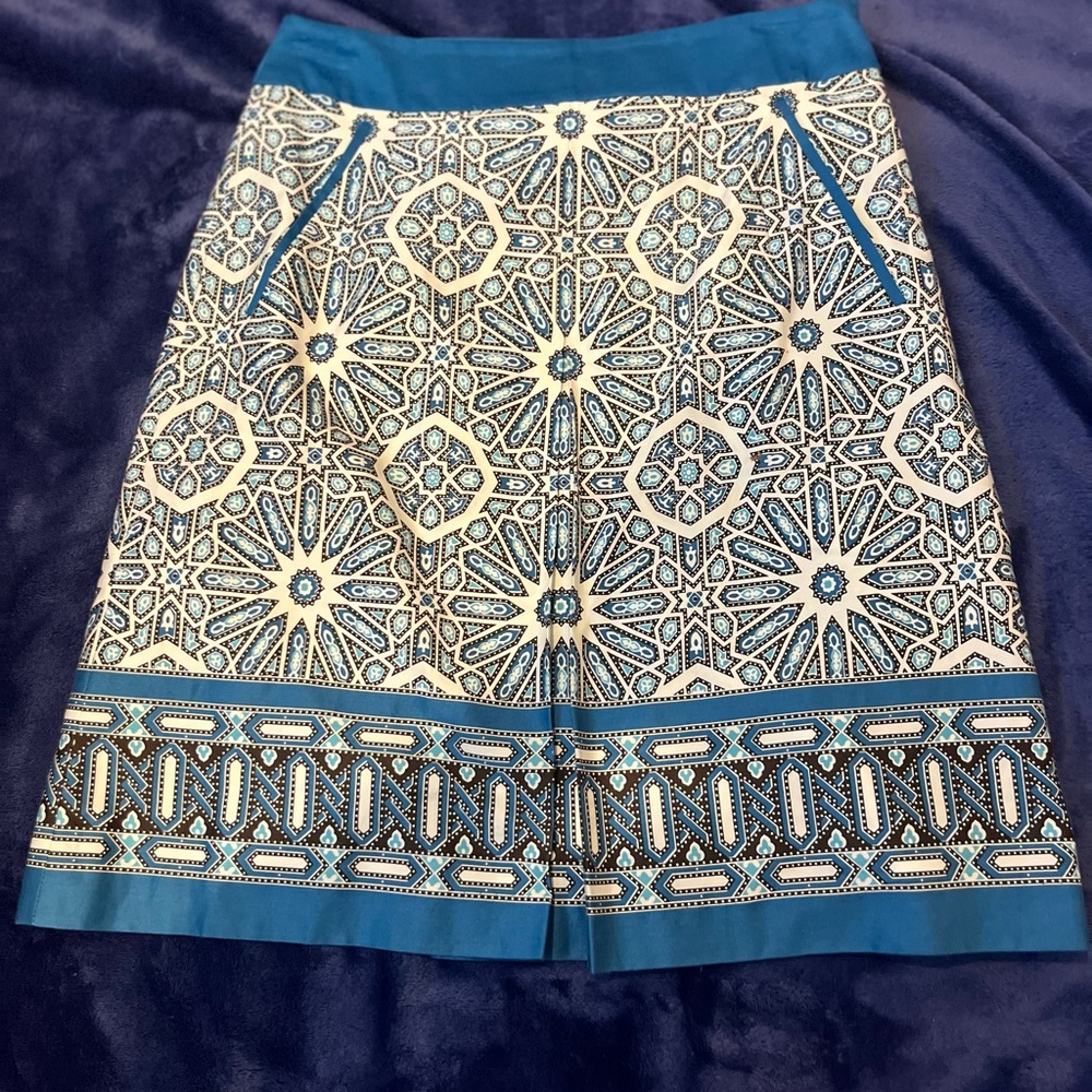 Ann Taylor Mosaic Blue and White Patterned Skirt size 0 NWT